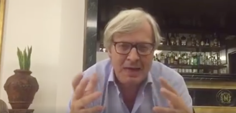 Sgarbi si scaglia contro l'installazione del Corno sul lungomare: "Un orrore"