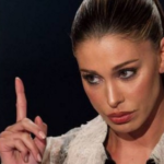 Belen Rodriguez fuma in aereo, atterraggio d'emergenza per lei e Iannone