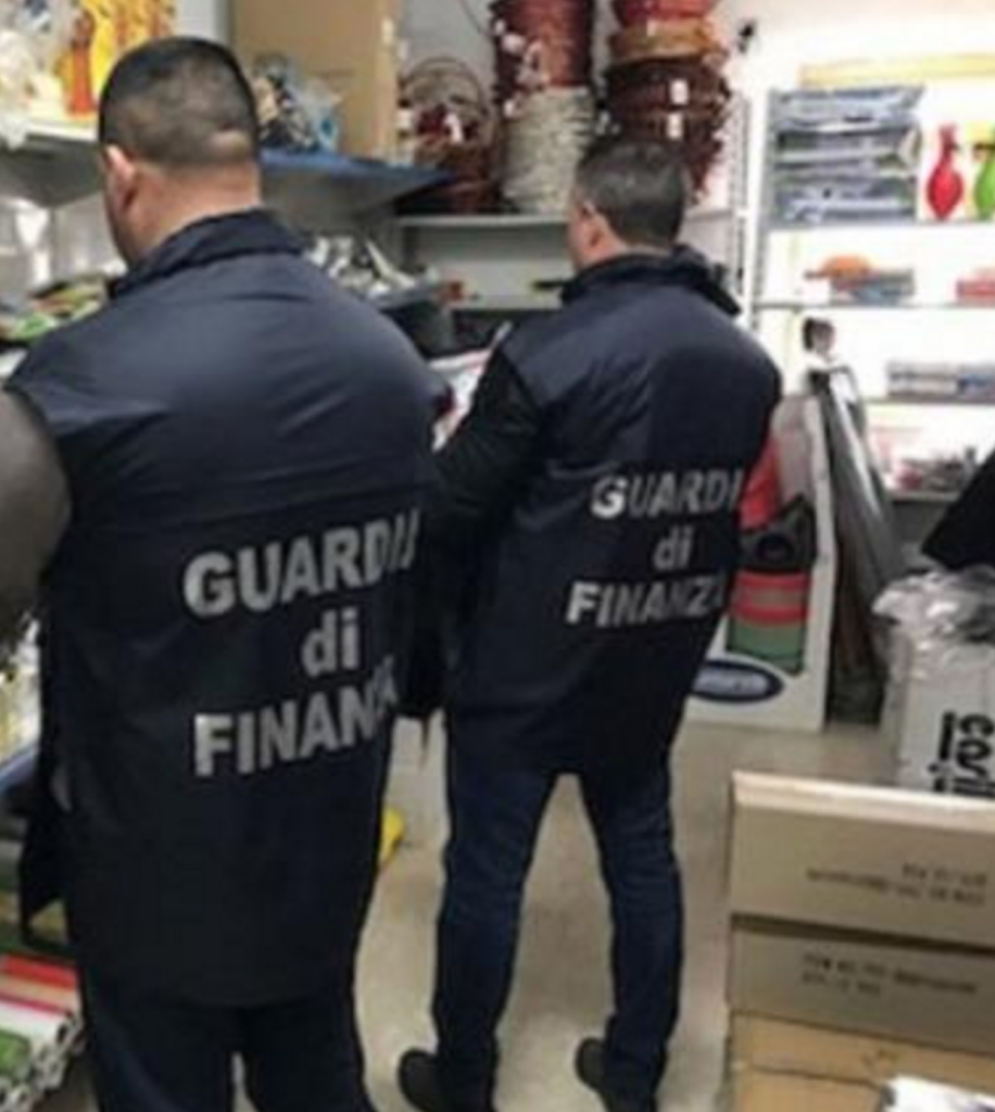 Blitz della Guardia di Finanza in provincia, sequestrati 60mila prodotti non a norma