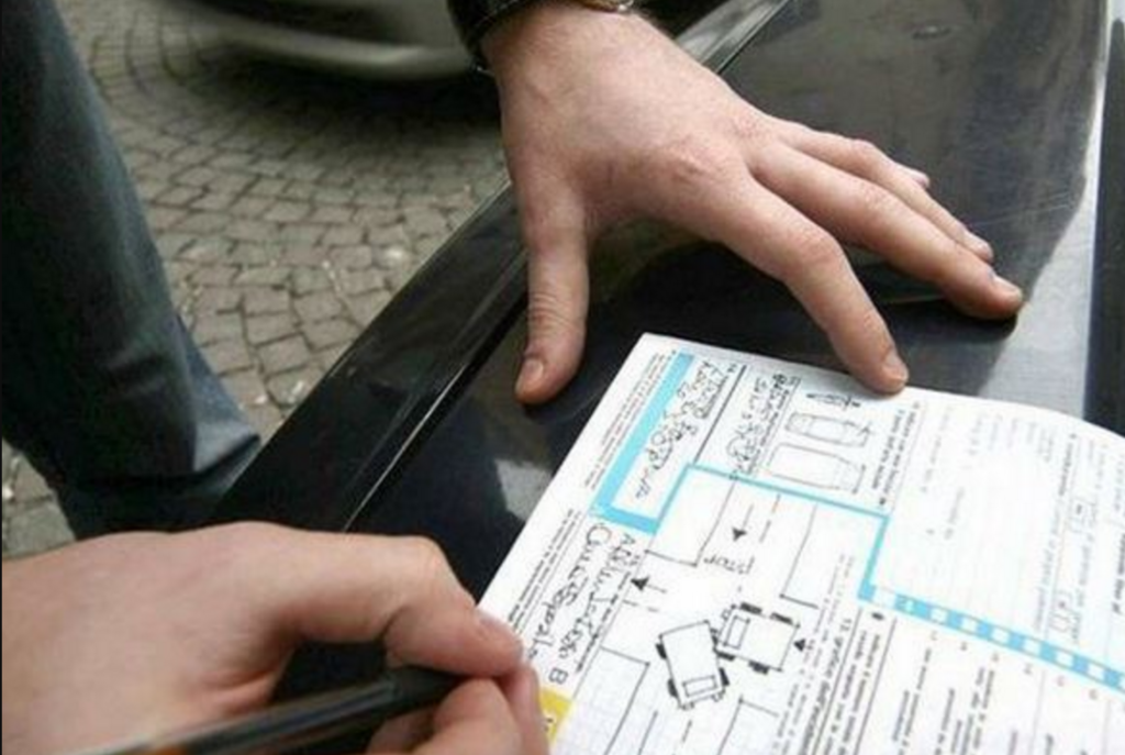 Napoli, scoperta truffa contro assicurazioni: 59 denunce