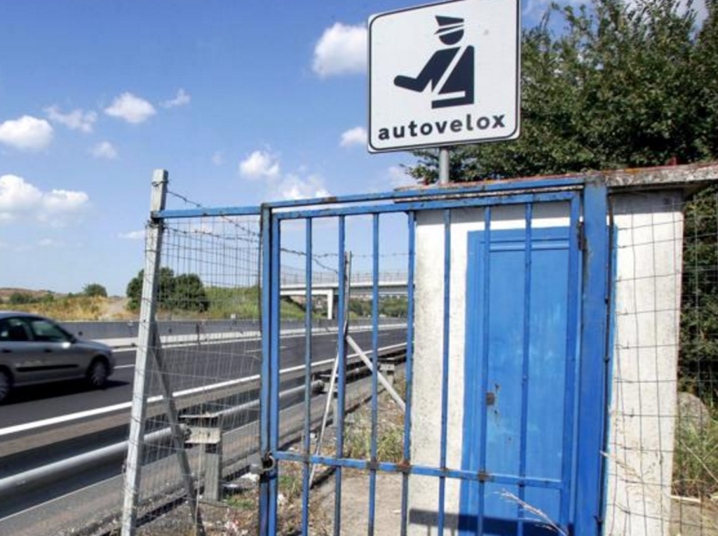 Installati nuovi autovelox in Campania: avviso agli automobilisti