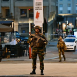 Attacco a Bruxelles, uomo aggredisce con coltello due militari: fermato