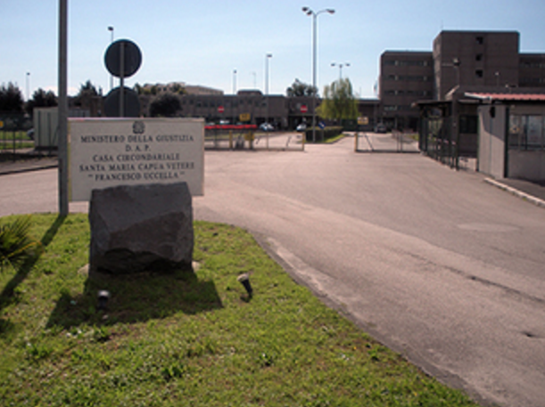 Paura nel carcere di Santa Maria Capua Vetere, incendio in una cella