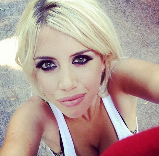 Disavventura per Wanda Nara, lady Icardi palpeggiata dai tifosi