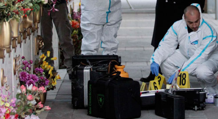 Napoli, trovato uomo impiccato al cimitero di Poggioreale