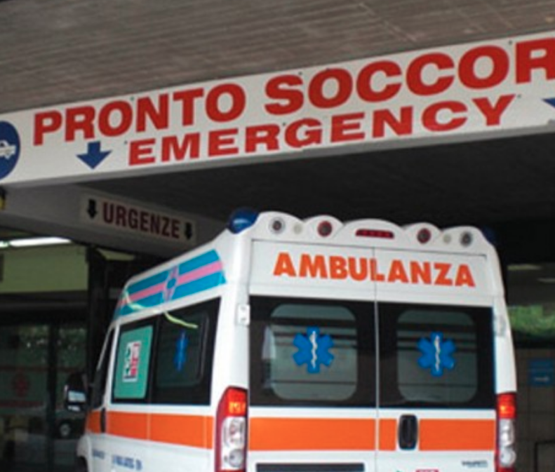 Scafati, stava andando a scuola: studentessa di 16 anni investita da un'auto