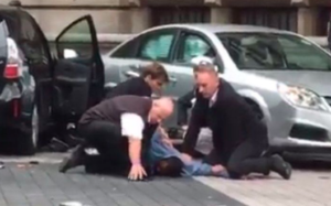 Londra, auto conro pedoni davanti al Natural History Museum: diversi feriti