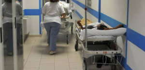 Castellammare: ricoverato per un malore, muore in ospedale durante l'attesa