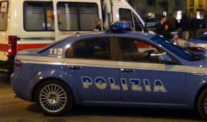 Napoli, movida violenta: due giovani accoltellati, uno è grave