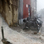 Napoli, bomba d'acqua sulla città: fulmini e disagi per i cittadini