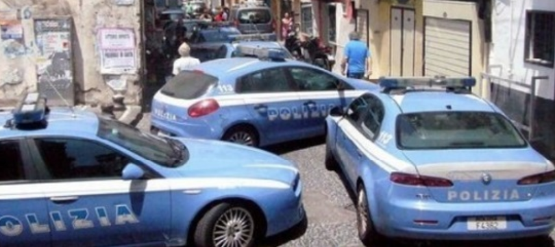 Forcella, spari contro la Polizia: far west nel centro di Napoli