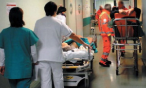 Piscinola, sassaiola contro il deposito Metronapoli: ferito il vigilantes