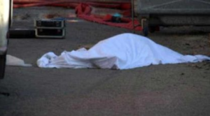 Napoli, cadavere in strada: uomo stroncato da un malore