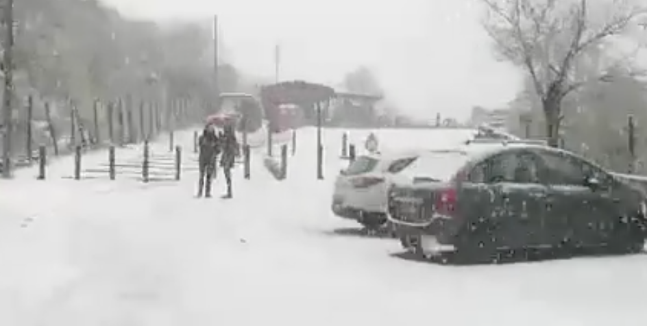 Nevica sul Vesuvio, il video che ci dice che l'inverno è arrivato