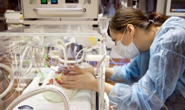 Avellino, miracolo di Natale: salvati mamma e figlio al parto