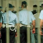 Carcere di Poggioreale, detenuto aggredisce un agente della Polizia penitenziaria