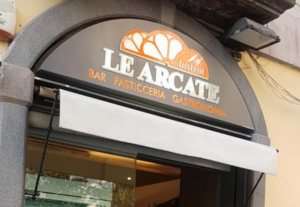 Napoli, cessa un'altra storica attività. Il bar Le Arcate pronto a chiudere