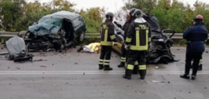 Imbocca l'autostrada in contromano, muore il giorno del suo compleanno e uccide l'altro conducente
