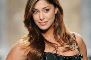 Belen Rodriguez in giro per Milano, il video che fa impazzire i fan sul web
