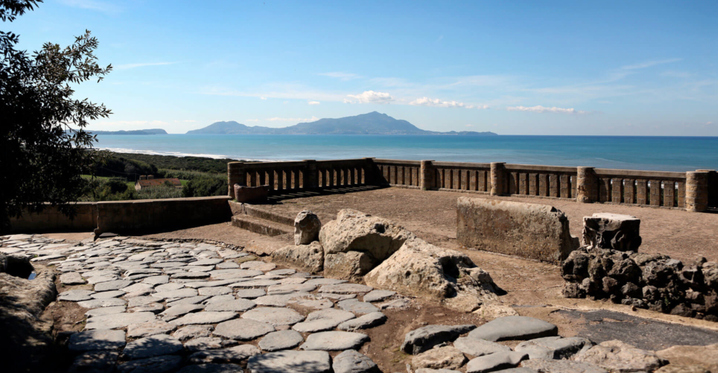 Yoga per i Musei – I Musei per lo Yoga Appuntamento all'acropoli di Cuma