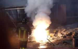 Tragedia a Qualiano, marito e moglie morti a causa di un incendio