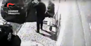 Napoli, smantellata organizzazione criminale dedita ai furti d'auto: 15 arresti