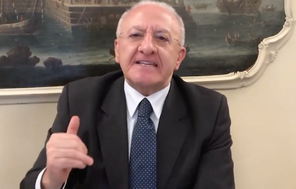 Vincenzo De Luca, la dura reazione del governatore: "Azione squadrista e camorrista"