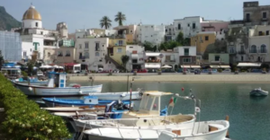 Controlli ad Ischia, un ristorante sequestrato ed uno demolito