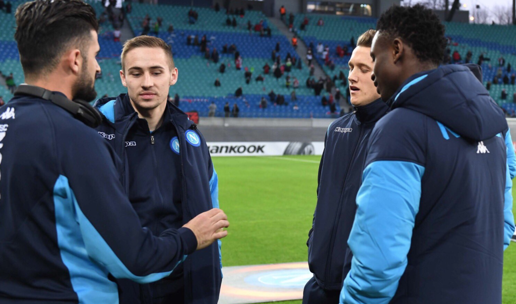 Napoli, gran primo tempo: Sarri fa un mezzo turn over