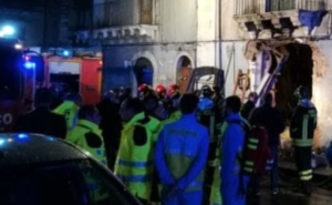 Catania, tragica esplosione in centro: 4 vittime, 3 sono pompieri