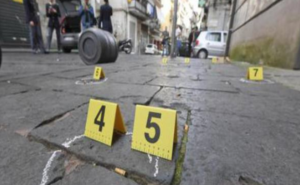 A Napoli le "stese" non si fermano: due episodi, dalla "Liberazione" ad oggi