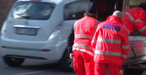 Tragedia nel salernitano, operaio muore schiacciato da un auto sul lavoro