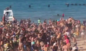 Scoppia lite furiosa a Varcaturo, dalle urla alla rissa