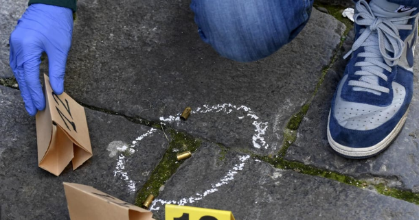 Giugliano, colpi d'arma da fuoco contro un'abitazione