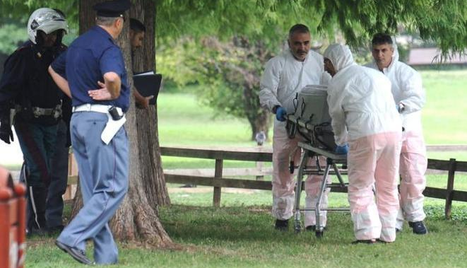 Napoli, trovato il cadavere di una donna ai giardinetti: si sarebbe tolta la vita