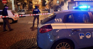 Napoli, lite nel traffico finisce a colpi d'arma da fuoco