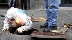 Napoli, la "banda del buco" colpisce ancora: rapina in banca a piazza carità e fuga con 18mila euro