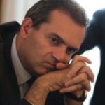 Tra il dissesto e l'appoggio a Floro Flores, De Magistris prepara la sua cavalcata elettorale