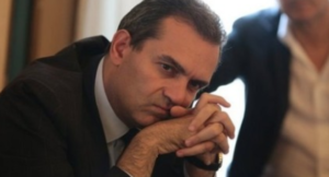 Tra il dissesto e l'appoggio a Floro Flores, De Magistris prepara la sua cavalcata elettorale