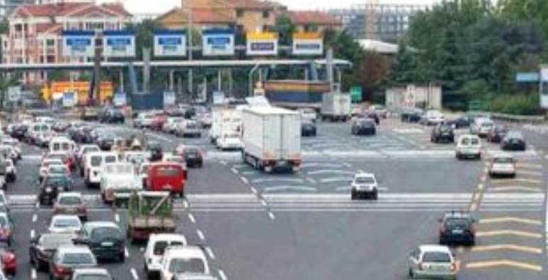 Napoli, incastrato il "furbetto" della tangenziale: non ha pagato il casello per ben 1400 volte