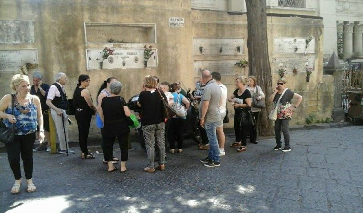 Napoli, orrore al cimitero di Poggioreale: trovati i resti di altri defunti nelle cappelle