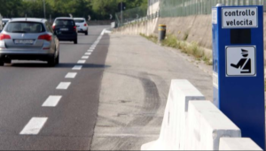 Autovelox, la Cassazione: nessuna multa se non c'è l'autorizzazione del Prefetto per l'installazione del dispositivo su strada