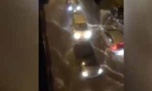 Temporale su Napoli, torrenti d'acqua da Posillipo a Mergellina