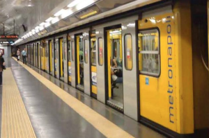 Metro linea 1, operativa solo la tratta Piscinola - Dante: continuano i disagi per i cittadini