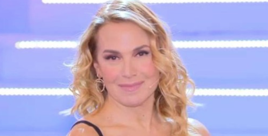 Barbara D'Urso, spuntano le foto del fidanzato misterioso: "È così felice"