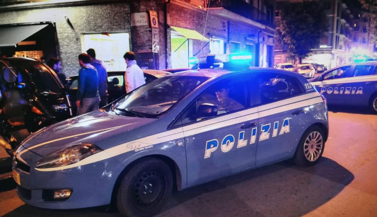 Prima la rissa in discoteca, poi investe 4 ragazzi: arrestato un giovane