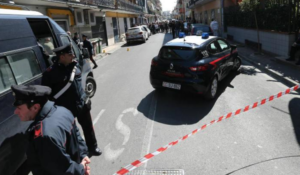 Non si ferma all'alt e per fuggire provoca incidenti, al volante il nipote del boss