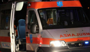 Pianura, equipaggio del 118 "bombardato" con botti e petardi