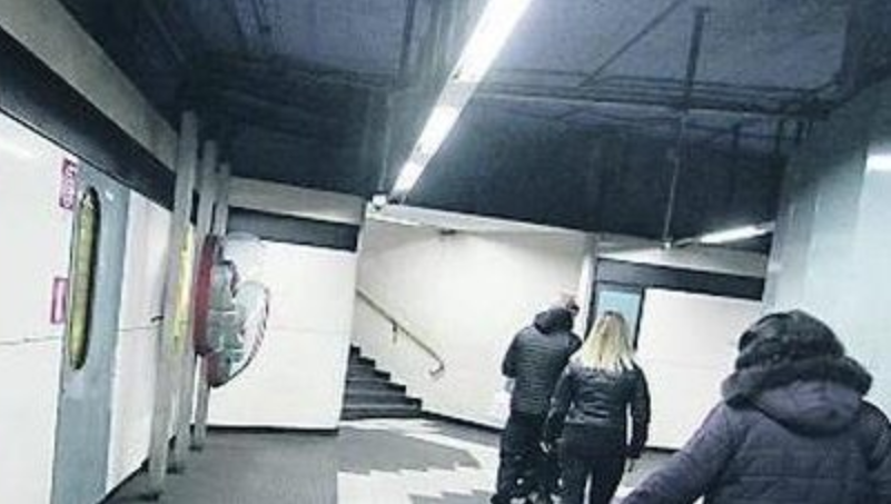 Non ha il biglietto, piccolo teppista frattura il naso al controllore