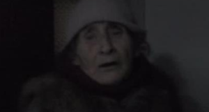 Vive sola, senza luce e con poco cibo: il dramma dell'anziana di Fuorigrotta